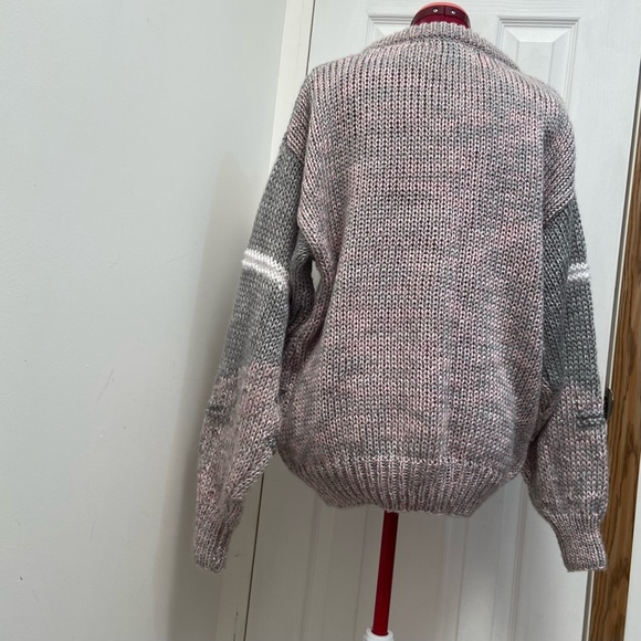 Club International women acrylic knitted pullover sweater. Size L. Pre-owned. - Picture 3 of 11